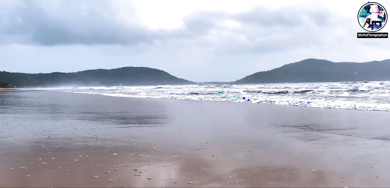 Public Beach Masturbate and Squirt