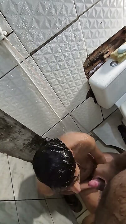 Follada en la bañera