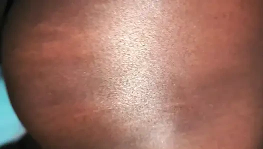 Волосатый большой черный член уничтожает мохнатую киску