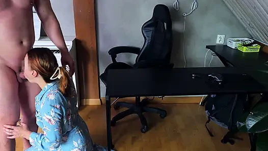 Друг моего мужа отвел меня в сторону и хорошо трахнул меня.