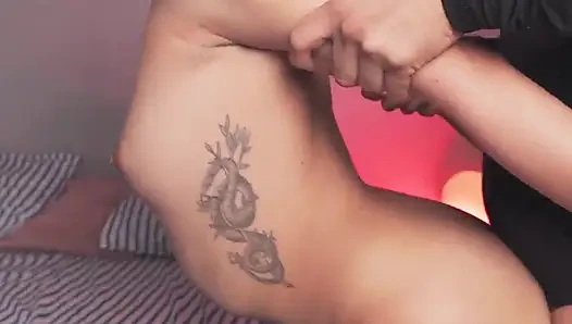 Pantat bahenol gadis tinder ini ternyata jarang banget dientot habis-habisan di kencan pertama