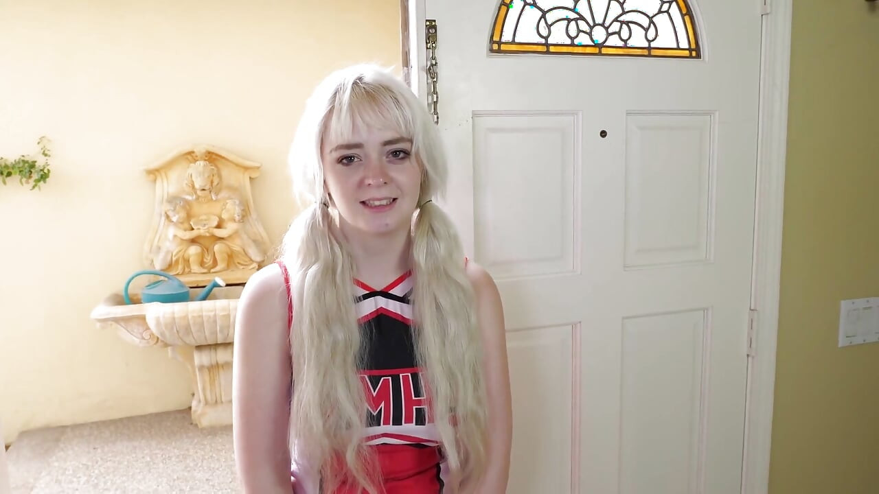 18 Year Old PAWG Annie Archer Goes All the Way!