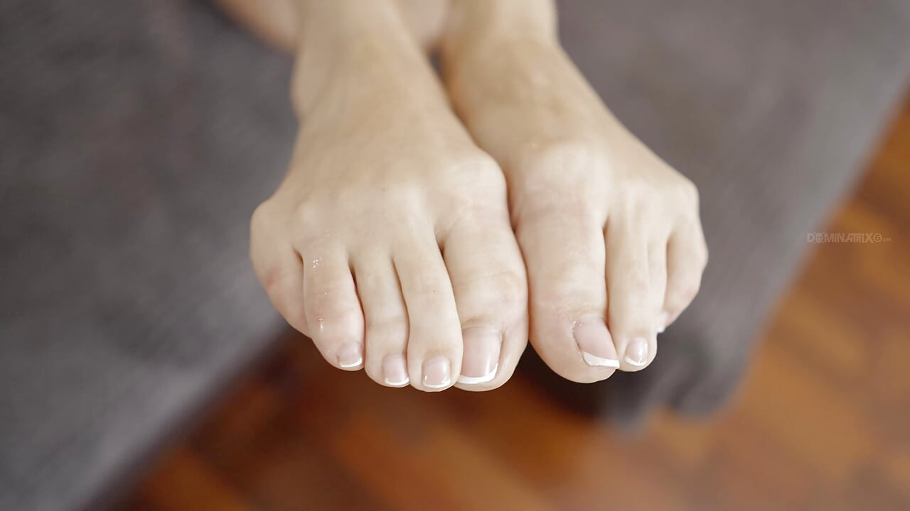 Feet and Pee! MILF Makes You to Beg for More!