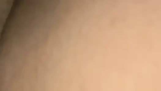 Seksi üvey kız kardeş seks sırasında çok eğlenmek istiyor
