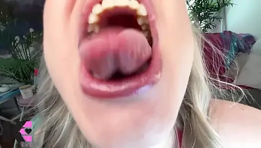 Ich Schlucke Meine Mahlzeit in Voller Größe