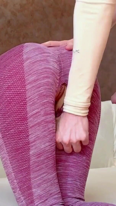 Pacar yang cemburu merogoh legging latihan favoritku dan ngentot aku | Klip 1