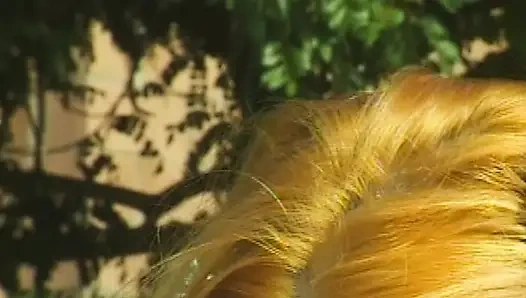 Lesbische Leidenschaft im Garten