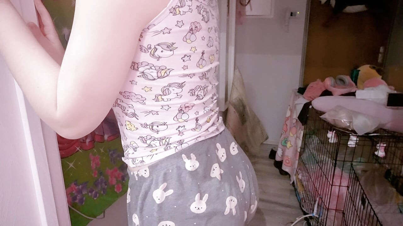 my TEEN stepSister masturbating in shower, I need to help her!
