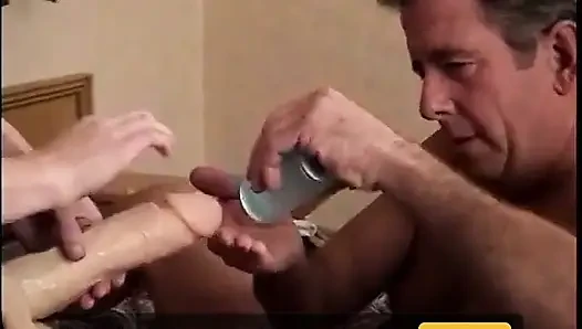 Pria tua yang lagi sange suka dientot gaya pegging sama gadis remaja rambut cokelat toket kecil
