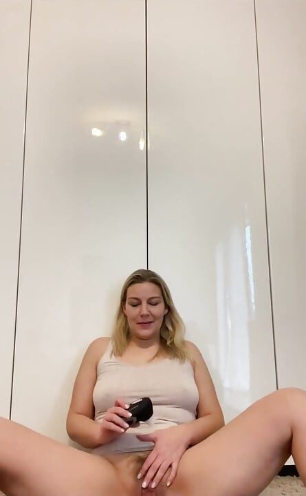Gel benimle mastürbasyon yapıyor! Gel benimle mastürbasyon yapıyor!