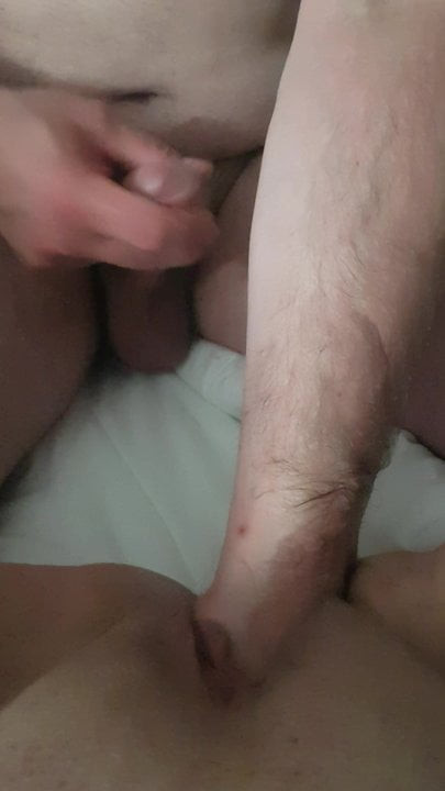Fisting avec ses mains de bucherons.