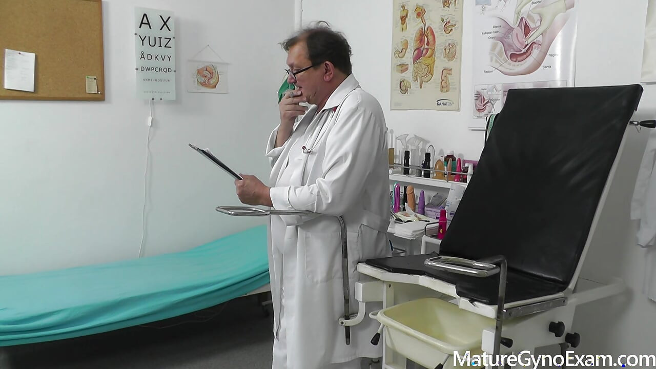 בדיקה גינקולוגית בוגרת - רופא גינקו סוטה רושם בסתר בדיקה גינקולוגית של אישה אחרת
