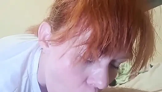 Kızıl Saçlı Kız Boğazından aşağı Inene Kadar Tüm Yarağı Yutmayı Seviyor
