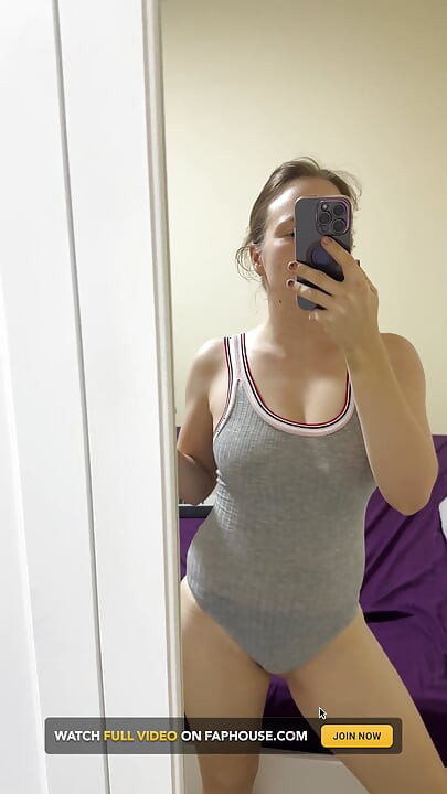 Colanți super mulați și corp