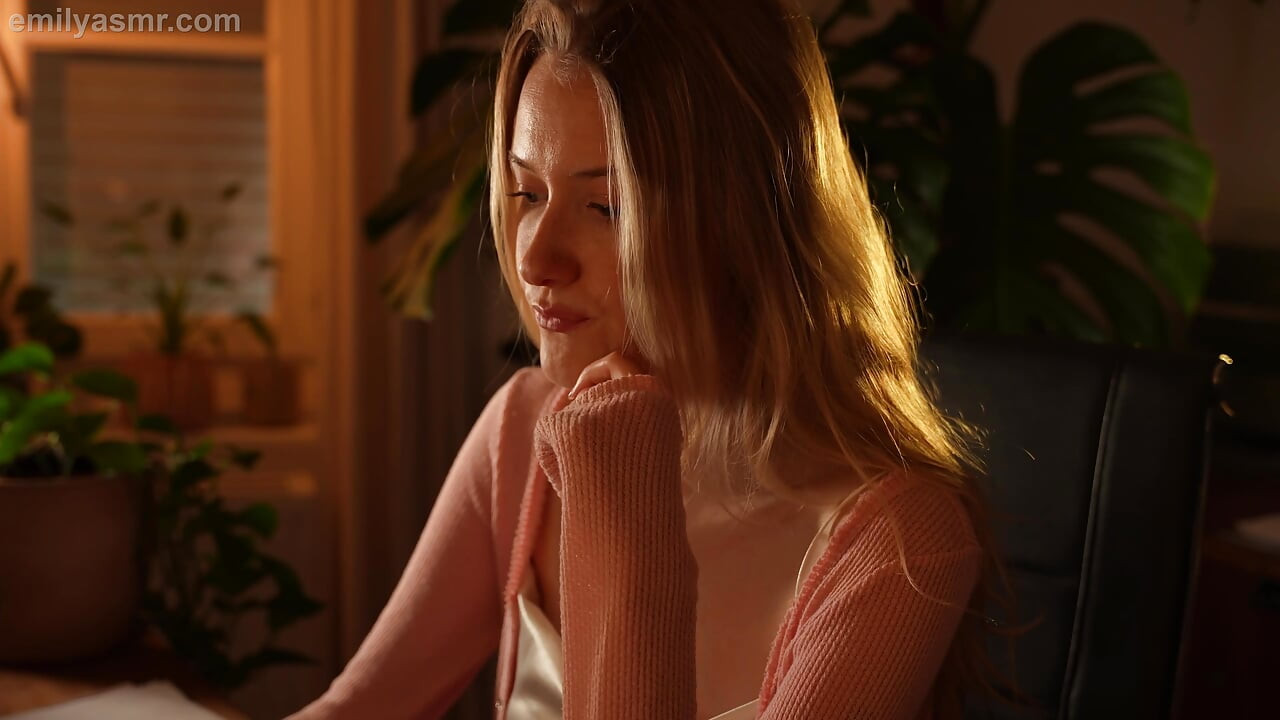 L'entretien d'embauche devient torride avec la secrétaire... - ASMR