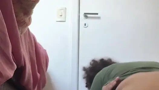 Ibu tiri gemuk dengan becek