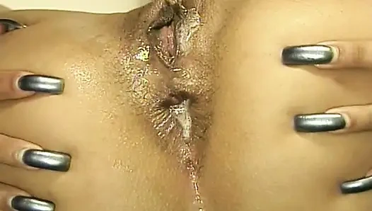 Asyalı ofis sekreteri sıkı anal deliğinden sikiliyor