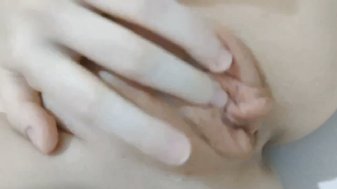 A wet girl has an orgasm in the bath, Do you believe it?
