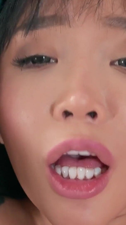 HUNT4K. תיירת יפנית חזה גדול מזדיינת עם זר מול החבר הטיפש שלה | קליפ 3