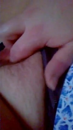 BBW rubbing her clit
