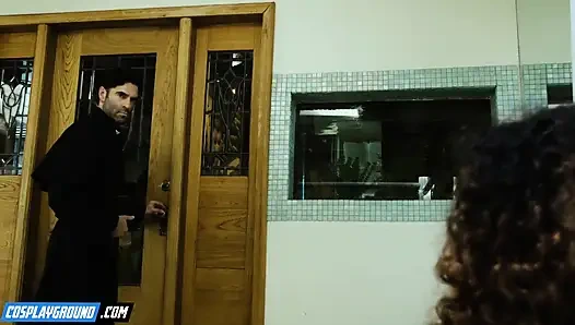 Liv überarbeitet braucht den harten schwanz des priesters für ihre Dämonen - die exorzistische porno-cosplay-parodie