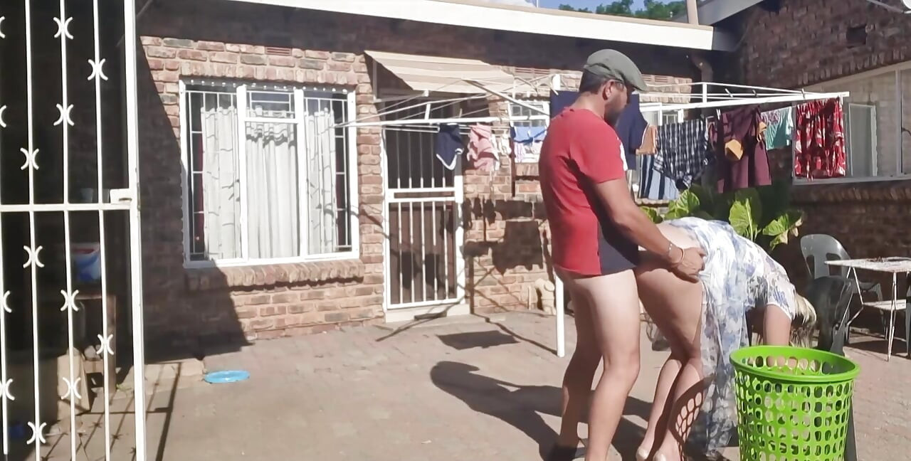 Outdoor Fucking While Taking off the Laundry