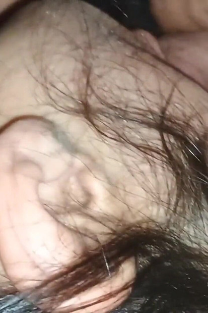 El Padrastro Me Hace Una Mamada Y Me Folla Todo El Día, Solo Me Sostiene En Su Polla Y Te Da Su Barriga En Mi Banda