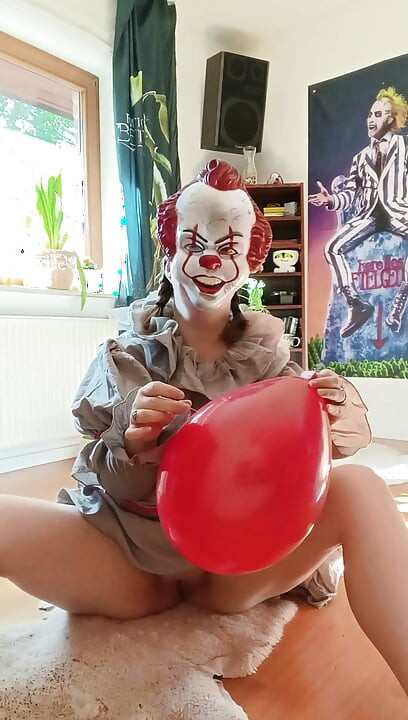 Balloon popping straight outta Derry