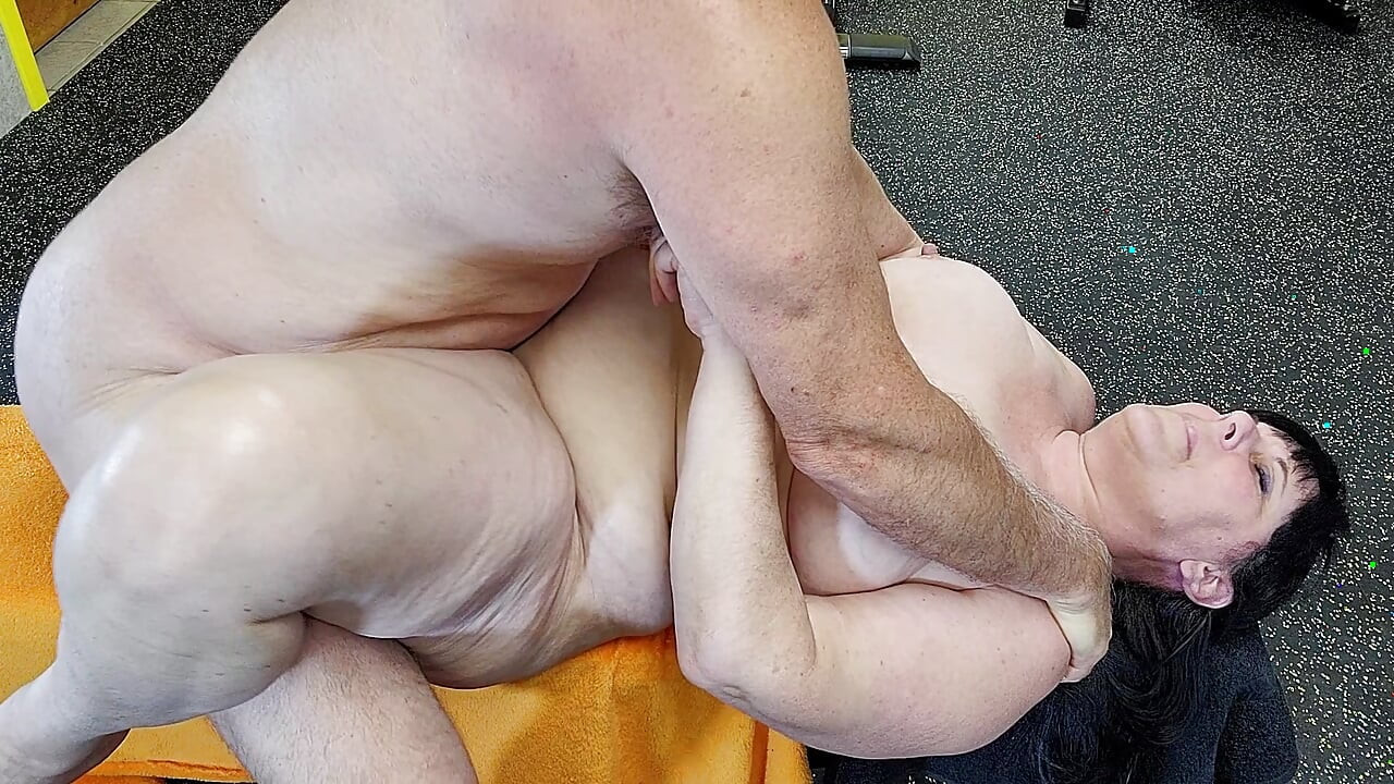 Cute Gym cumslut time