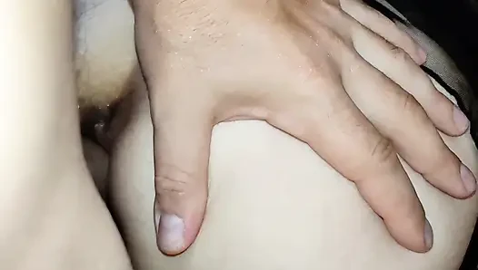 Pasangan dewasa bertubuh kurus merekam pov anal closeup