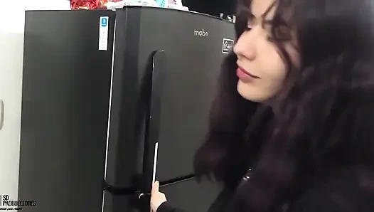 Üvey erkek kardeşime zengin kremsi bir oral seks yapıyorum ve sonunda beni sikiyor