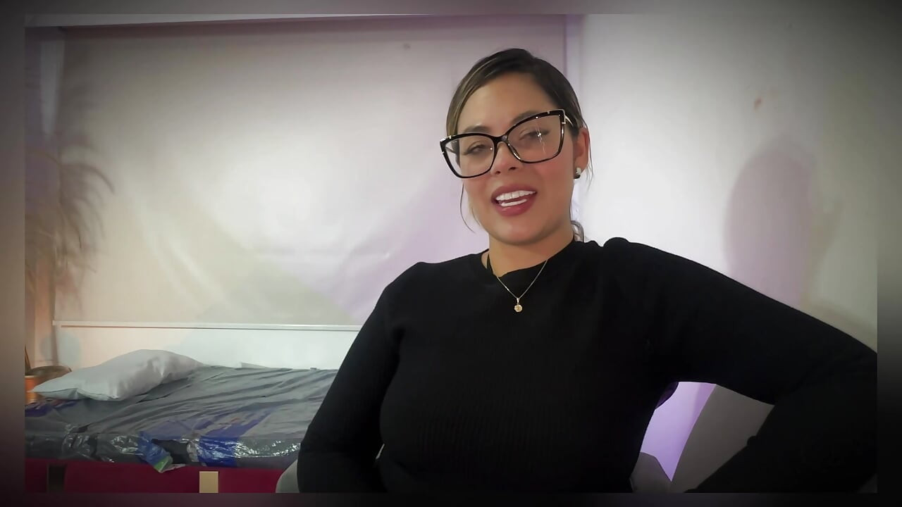 I fuck sexy and prudish psychologist in her office in the middle of a session