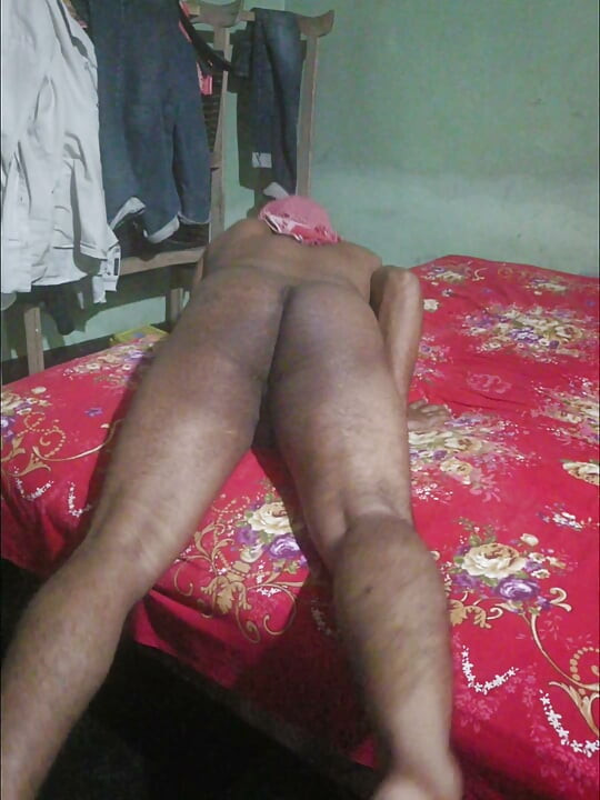 बूढ़ी लड़की की मोटी गांड का ऑर्गेज्म होने का इंतजार