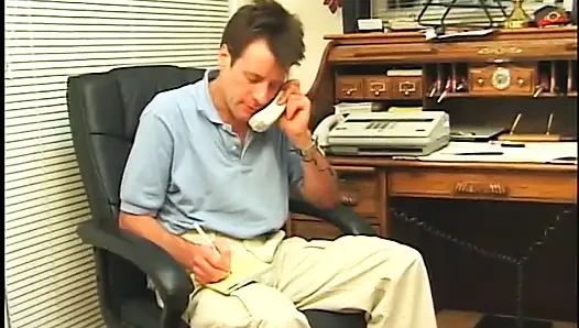 Siyah sürtük beyaz adam tarafından götten sikiliyor