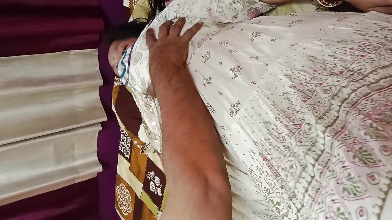 HOT HOT GIRLS HOT BHABHI KO TRY KARO