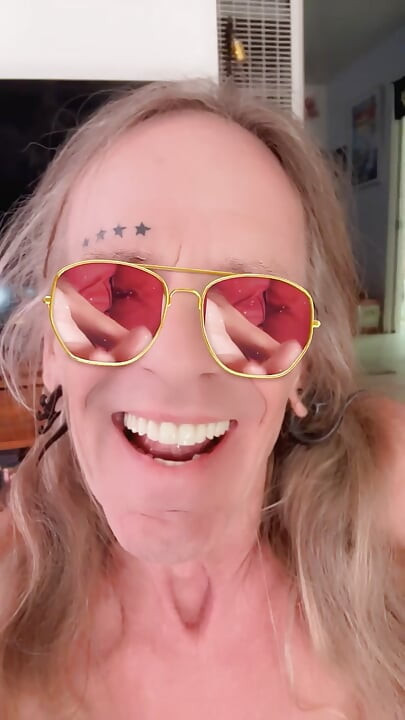 BbBlondie adora assistir