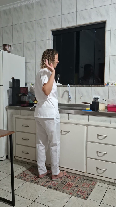 Prdí služku zezadu v kuchyni. | Klipy 1