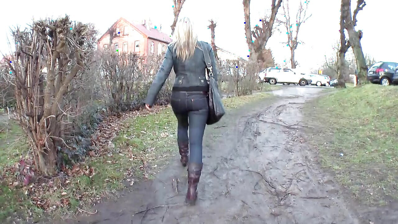 Sarışın hatun bdsm esaretinde göğüslerini ve oyuncağını azdırıyor