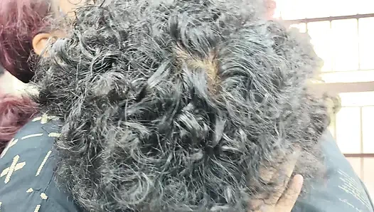 Lip lock panas dengan ciuman lidah