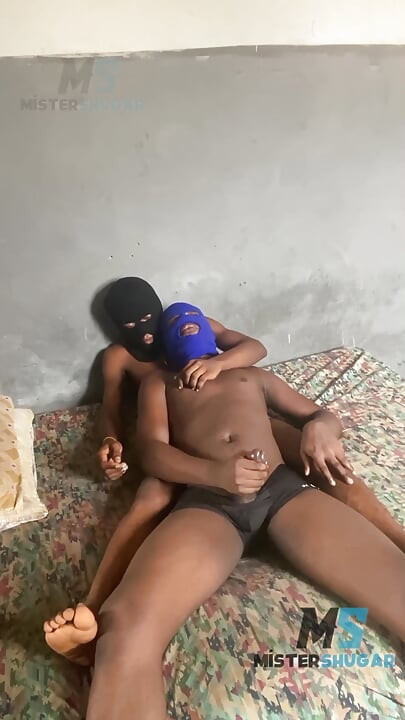 Kakak bereksodok diam-diam