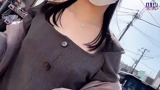 Прогулка с голым соском, где переполненные глаза искры горячий, тугий пик на ее взвернутые кончики фазе.1