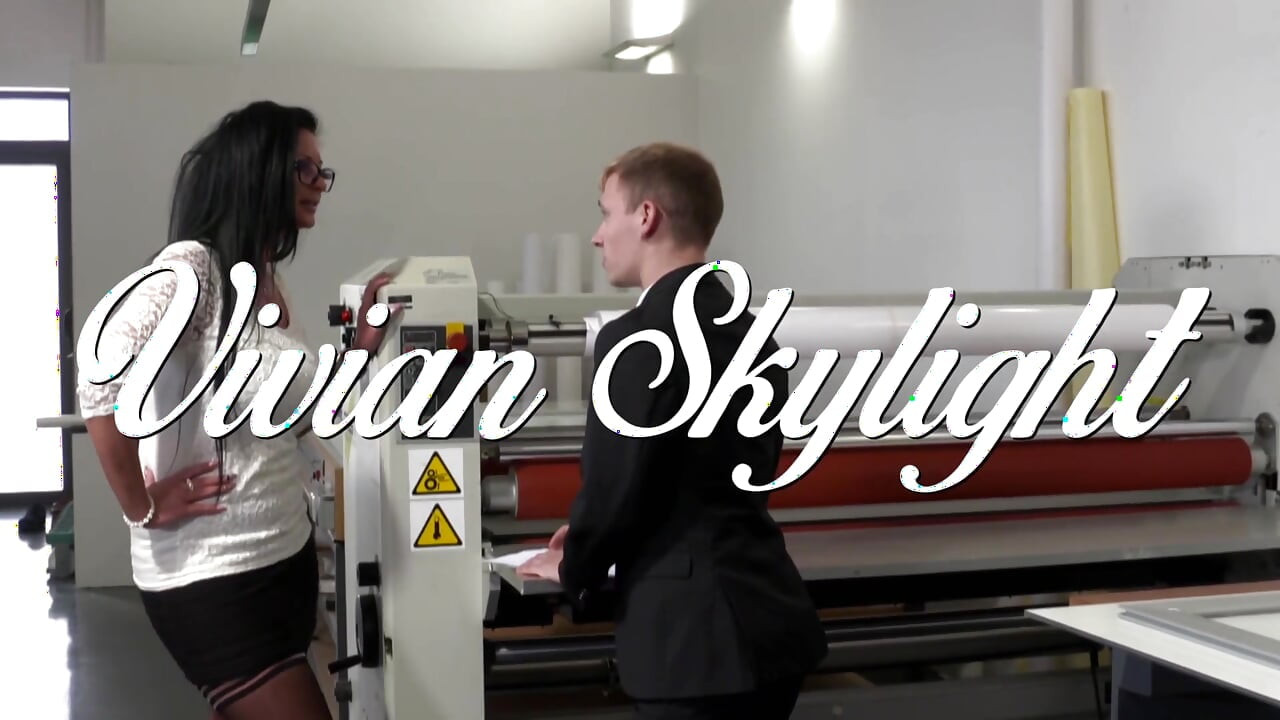 Sexy big ass MILF loves doggy fuck