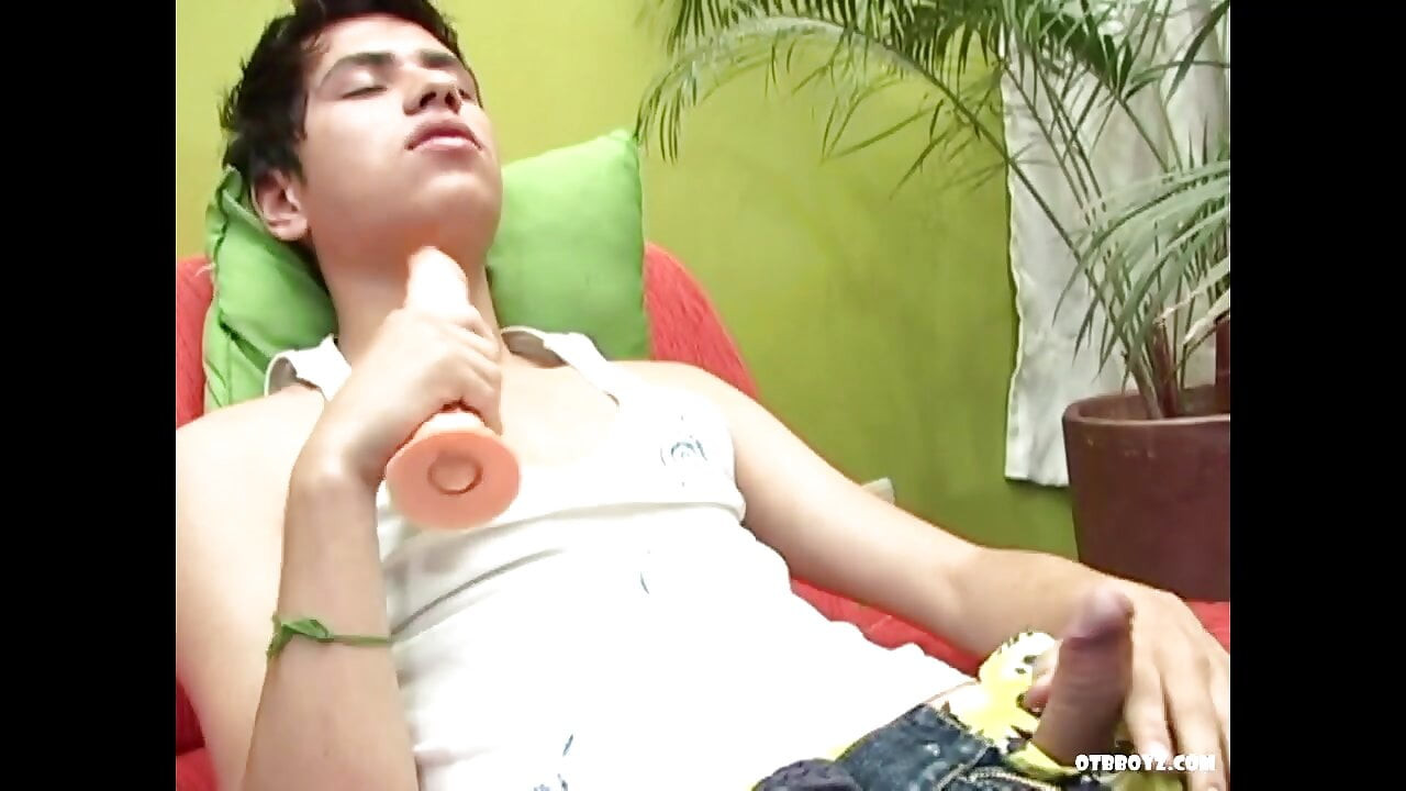Latin Twink Samuel Beating Off