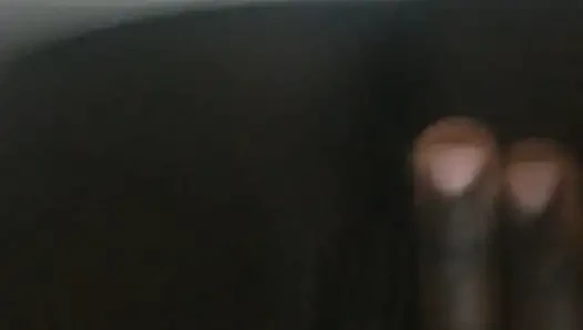 Rekaman seks tante semok kulit hitam lagi asik maturbasi sendirian di rumah