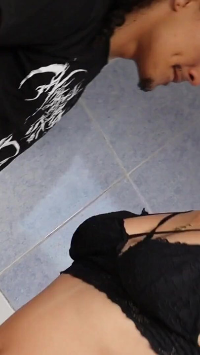 I fuck my girlfriend while doing laundry | Clip 1