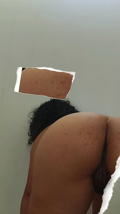 هل تعجبك الطريقة التي أحرك بها مؤخرتي؟