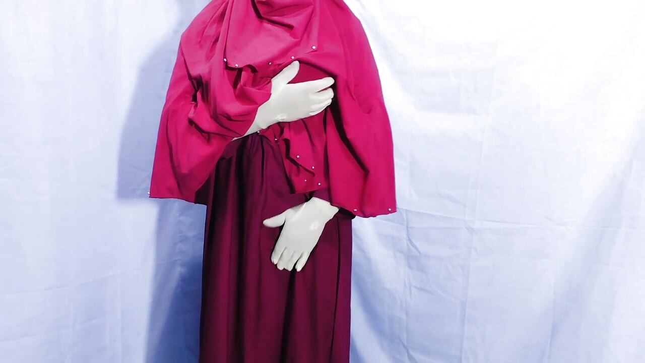 Wanita Muslim Pakistan bertudung berkongkek