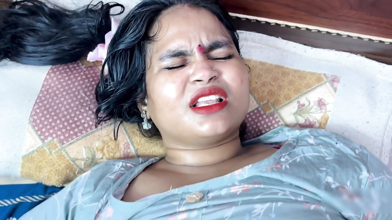 Delivery Boy Asked For Cash. Madam Paid Him With Her Wet Pussy.