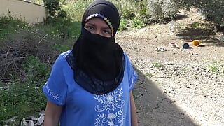 Amerikaanse soldaat neukt Iraakse moslimvrouw in haar kontgaatje