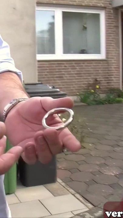 Nemačka domaćica prišla je na ulici zbog seksa | Klip 1